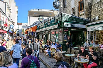 pub-tourists-montmartre-paris-france-thumbnail