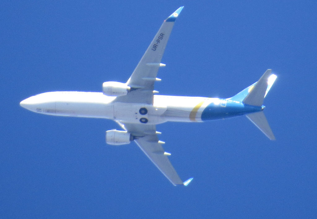 Free picture (Passenger plane in the sky) from https://torange.biz/sky-plane-passenger-50327