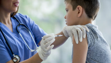 vaccination injection child - ARTICLE
